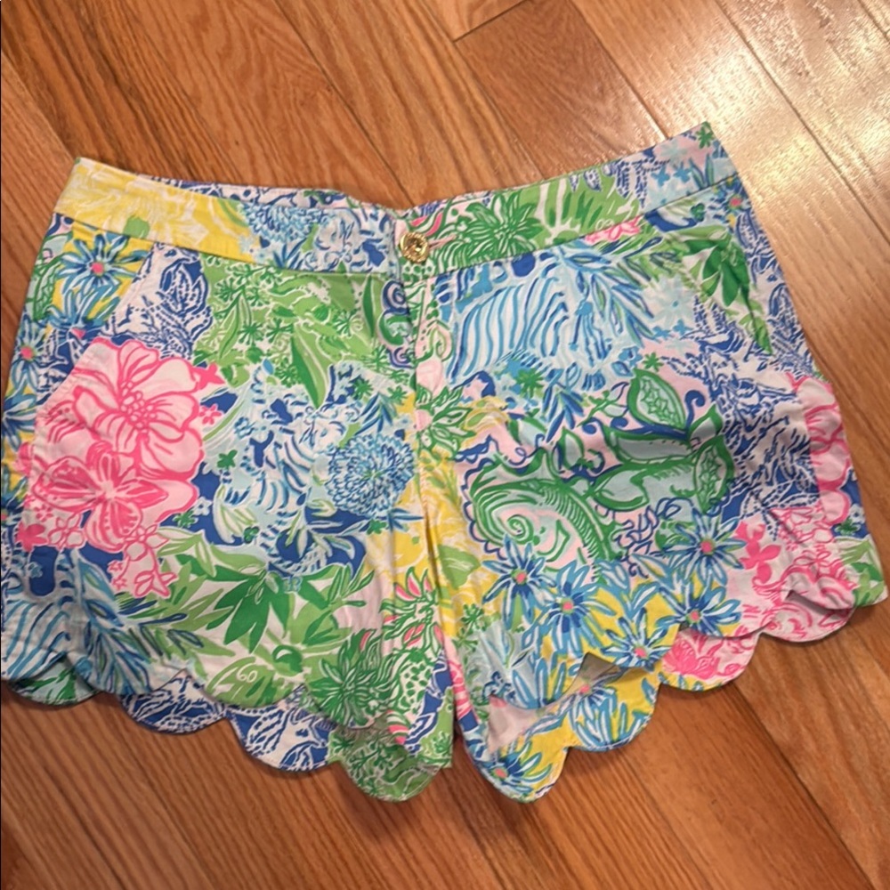 Lilly Pulitzer Women's Floral Print Shorts - Picture 1 of 3